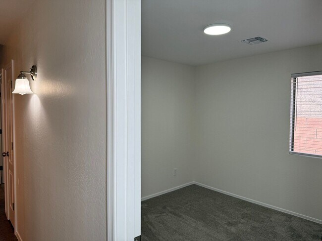 Building Photo - 3922 N Creosote Ct