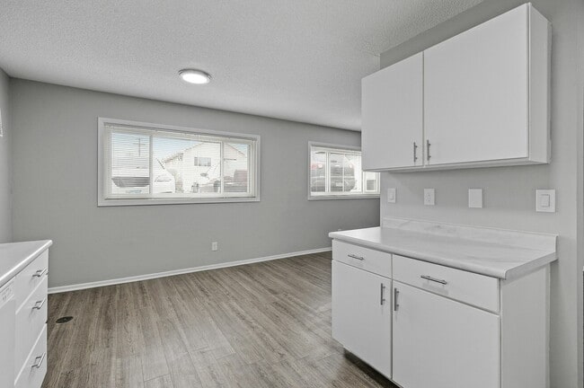 Building Photo - 924 SE 9th Ave