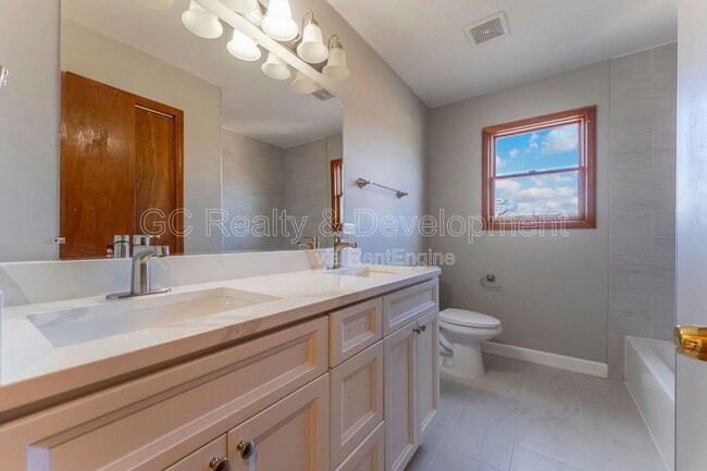 Building Photo - 301 Bohland Ave