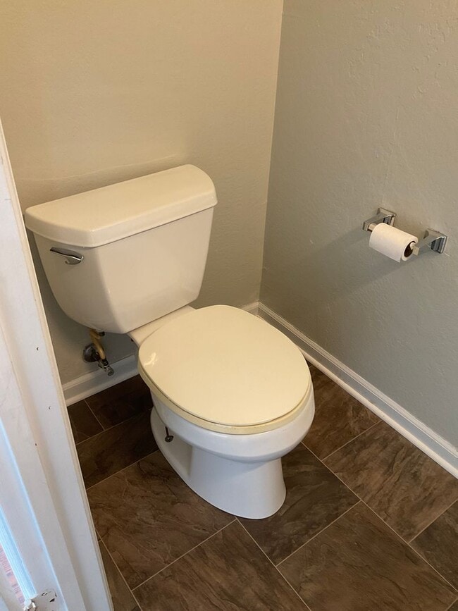 Building Photo - 405 E Poos Dr