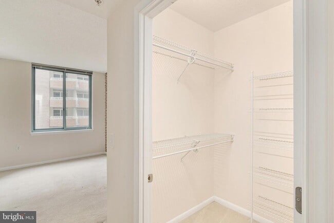 Building Photo - 851 N Glebe Rd