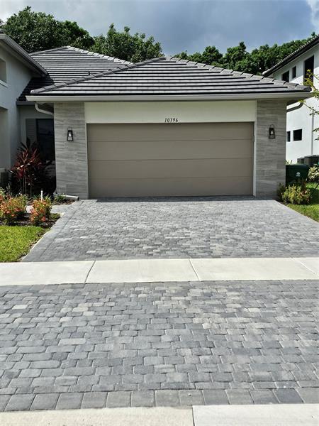 Building Photo - 10396 SW 57th Ct