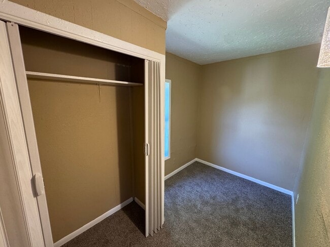 Building Photo - Charming 2-Story Home in Moline!