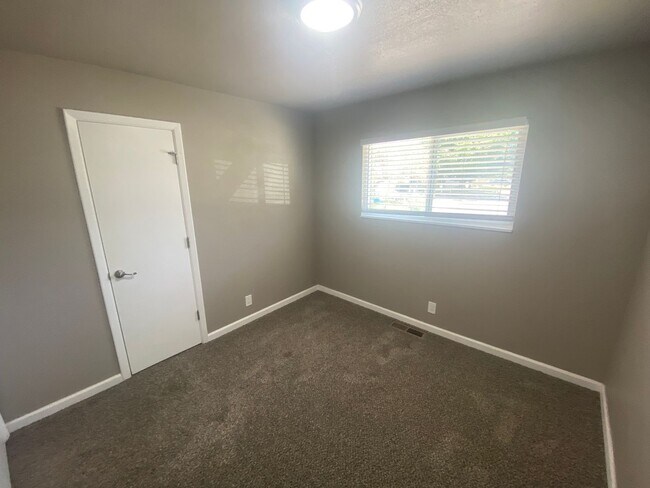 Building Photo - 2808 Marvin Dr