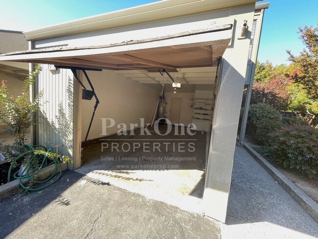 Building Photo - Spacious Town house in Pleasant Hill Now Available!