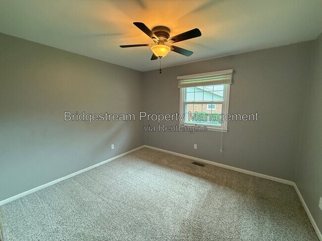 Building Photo - 4225 Fernbrook St