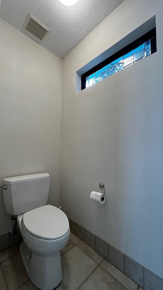 Building Photo - 905 Van Ave