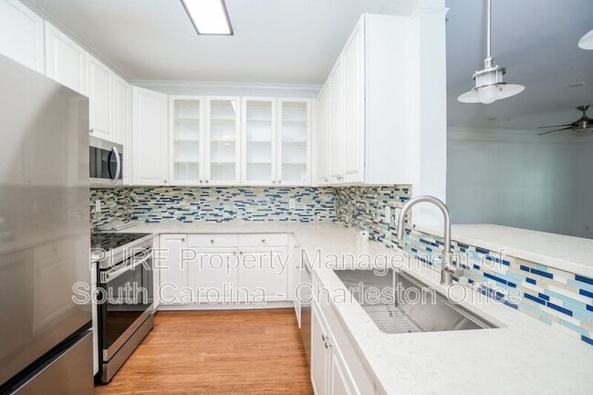 Building Photo - 1025 Riverland Woods Pl