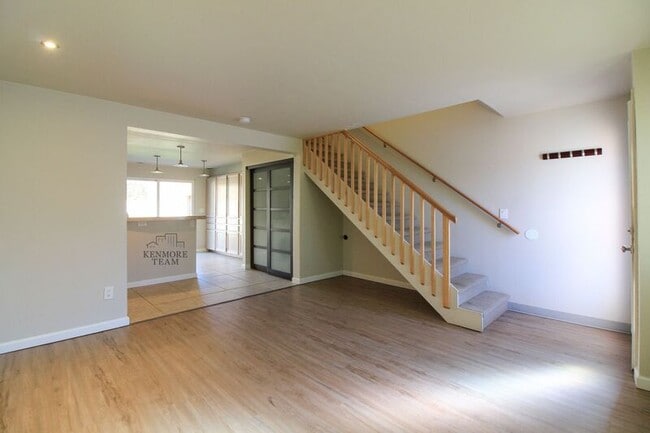 Building Photo - 1636 Cherry Ln