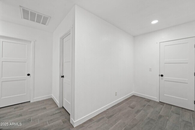 Building Photo - 10947 W Mohave St