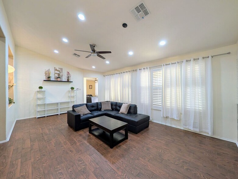 Building Photo - 14309 W Caribbean Ln