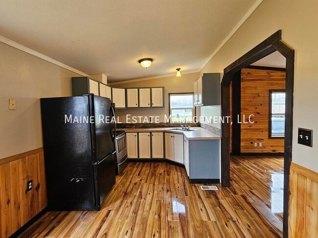 Building Photo - 113 H St