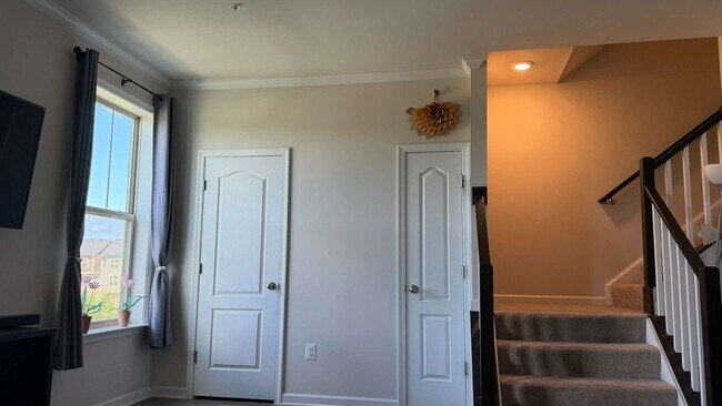 Building Photo - 5803 Garden Walk Dr