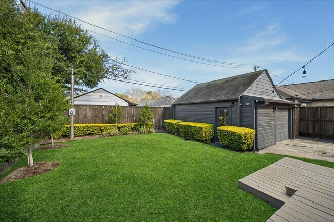 Building Photo - 2420 Nottingham St