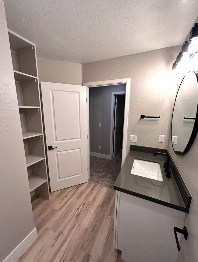 Building Photo - Beautiful New 3 Bedroom Phoenix home with Den/Loft! No HOA