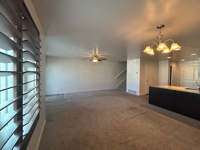 Building Photo - Modern Townhome