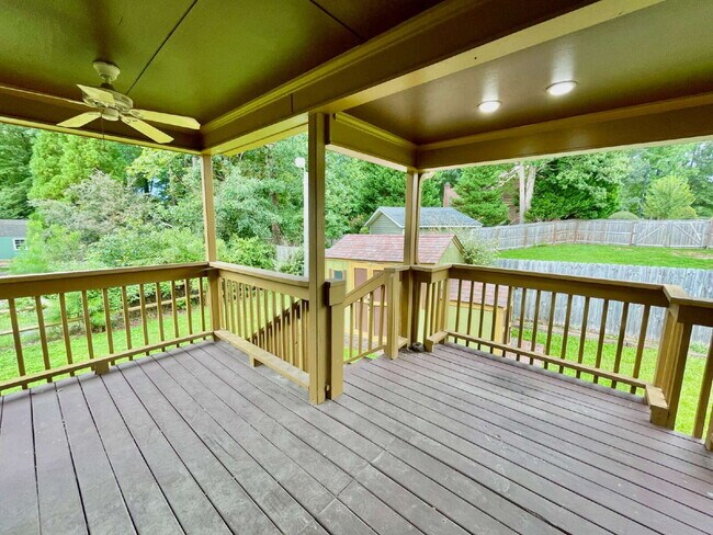 Building Photo - Spacious 6-Bedroom Gem In Fayetteville!