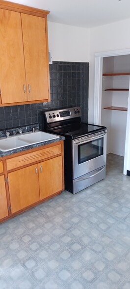 Building Photo - 9219 W Adler St