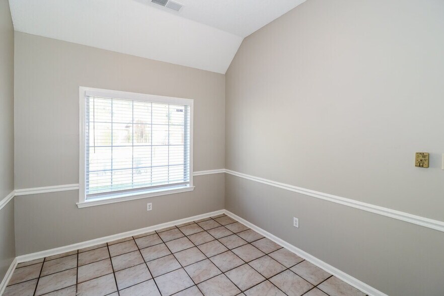 Building Photo - 9292 Tamhaven Dr