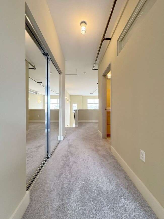 Building Photo - Live & Work Industrial Art Loft with Two C...