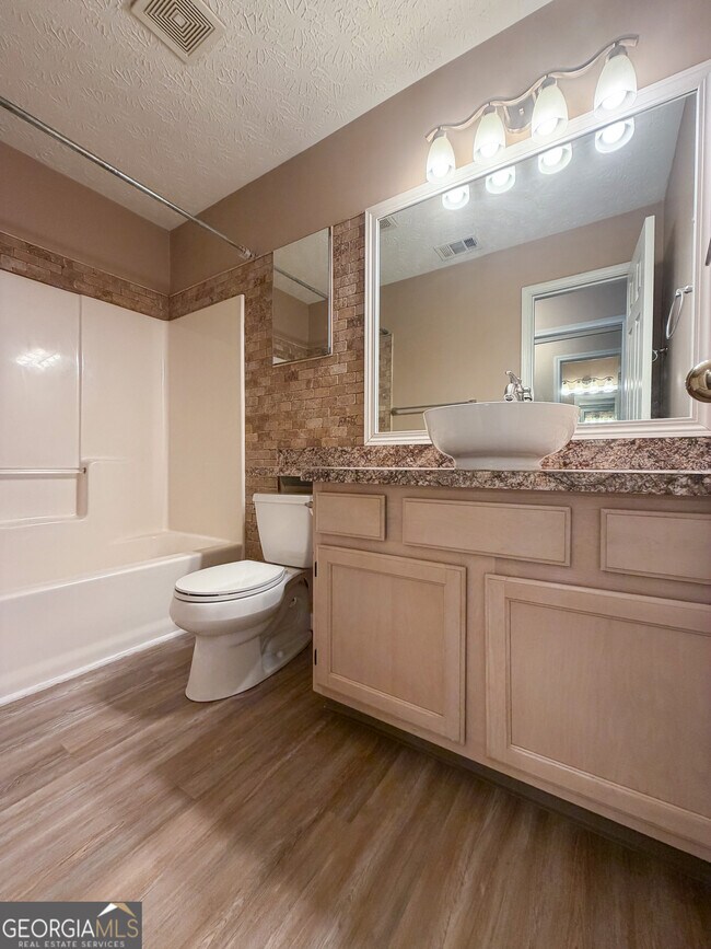 Building Photo - 2711 Highland Ridge NW