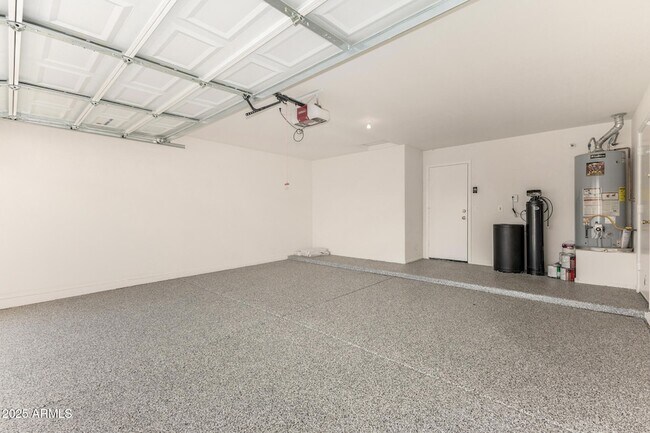 Building Photo - 911 E Lovegrass Dr