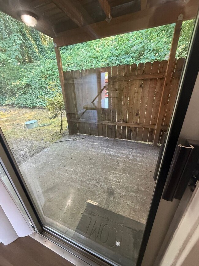 Building Photo - 1/2 off 1st Month's Rent - Cute Lower Level Flat at Tully Ridge