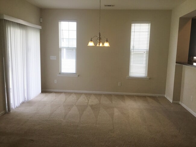 Building Photo - End Unit Townhome with Tons of Extra Storage!