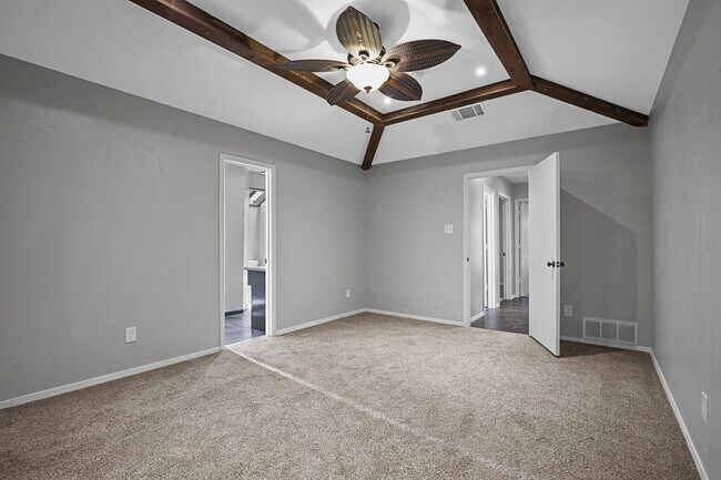 Building Photo - Elegantly Renovated Hickory Creek Home!