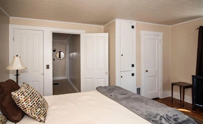 Building Photo - 420 St John St