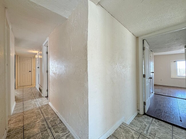 Building Photo - West El Paso/Canutillo 6bed/4bath refrig A/C Home!