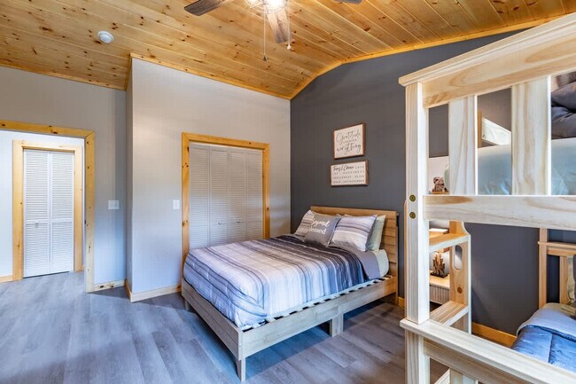 Building Photo - 43 Medina Ct