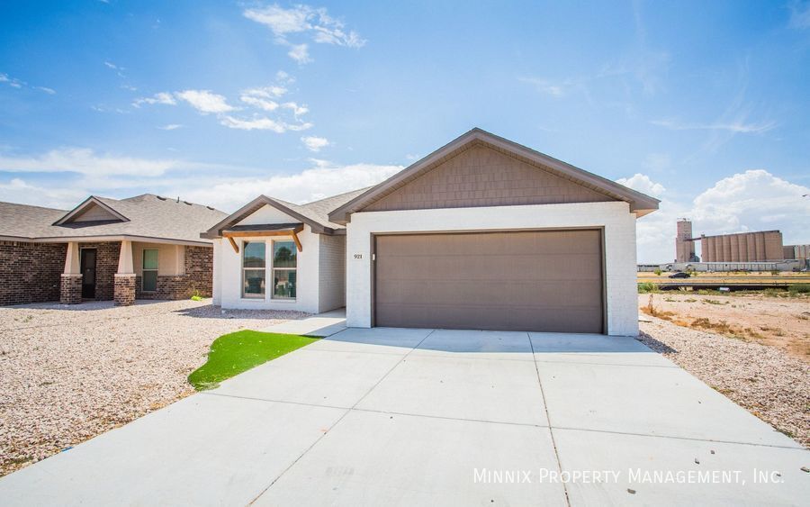 Building Photo - 921 Tulane St