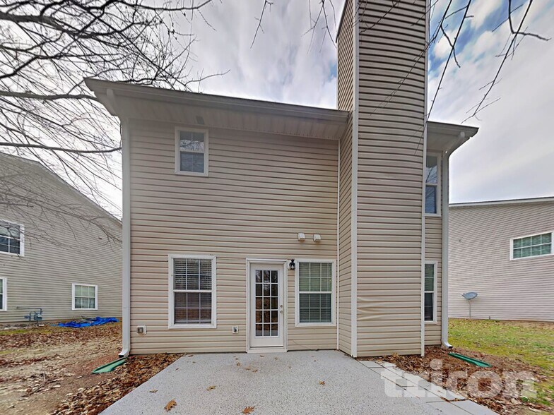 Building Photo - 128 Hidden Creek Dr