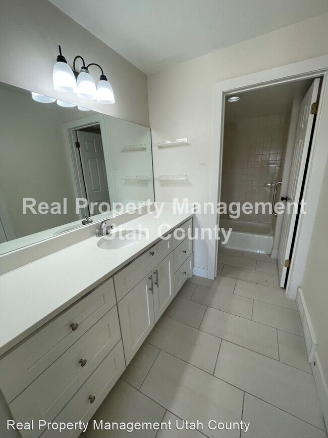 Building Photo - 2 br, 2 bath House - 2244 N. Canyon Rd. Ap...