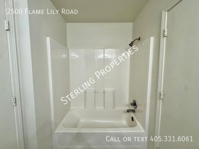 Building Photo - 2500 Flame Lily Rd