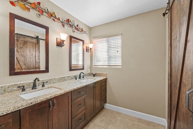 Building Photo - 743 Calico Trail