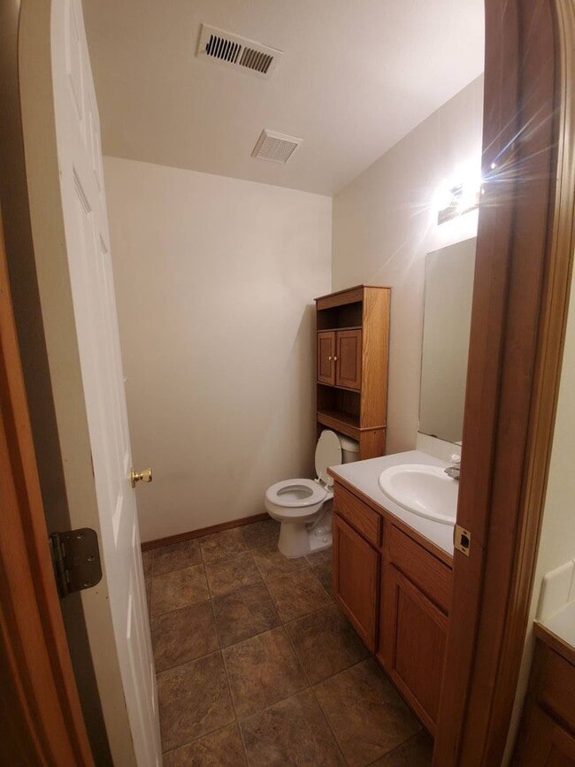 Building Photo - 1306 S Skyline Dr