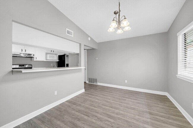 Building Photo - 3930 Balsam Dr