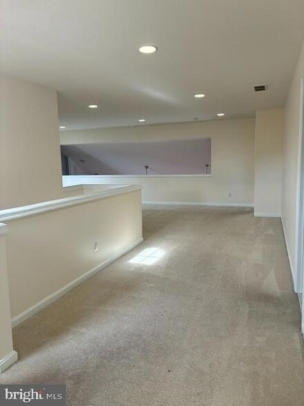 Building Photo - 684 Churchill Rd