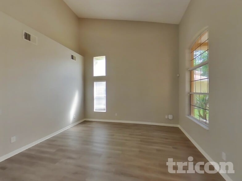 Building Photo - 16651 Midsummer Ln