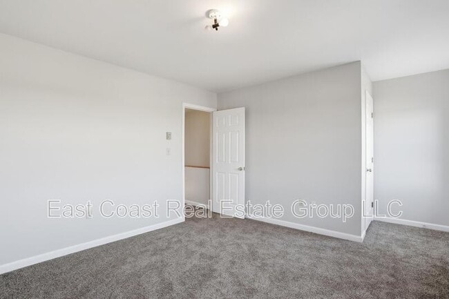 Building Photo - 257 School House Dr