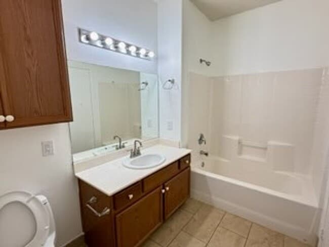 Building Photo - Super cute 3/2 Townhouse Near Durango & 95