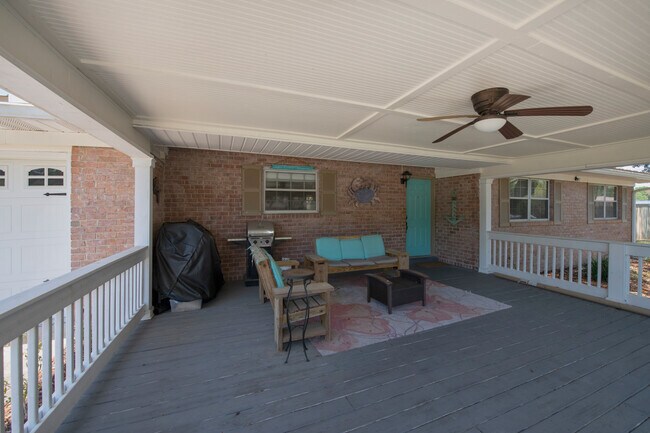 Building Photo - 111 Bayshore Ct NE