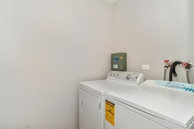 Building Photo - 608 W Inverrary Ln