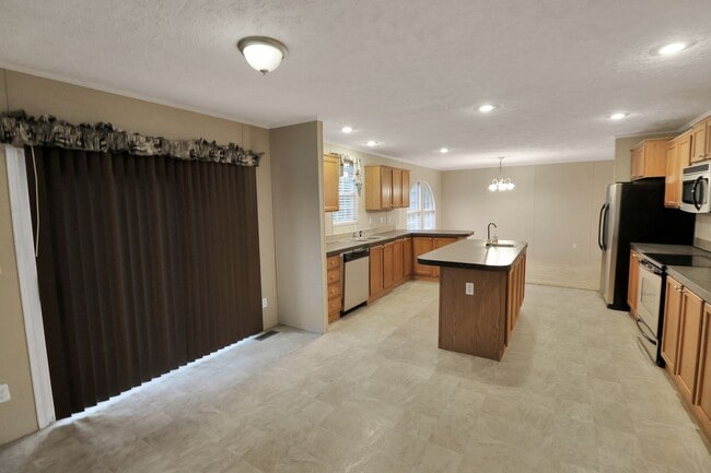 Building Photo - Country Living in New Kent County!