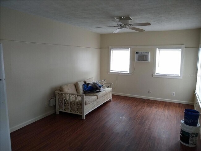 Building Photo - 205 52nd Ave Dr W