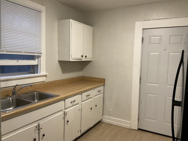 Building Photo - 1926 Eby Ave