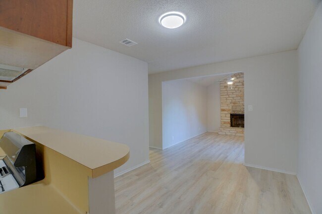 Building Photo - 1206 Westcott Dr