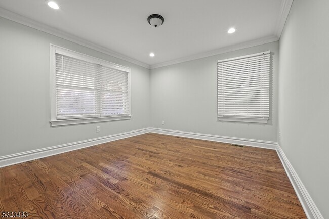 Building Photo - 64 Kent Pl Blvd